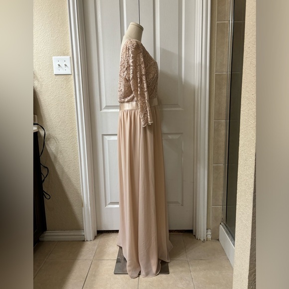 Ever Pretty Plus Size Lace Evening Dress with Half Sleeves - Picture 5 of 11